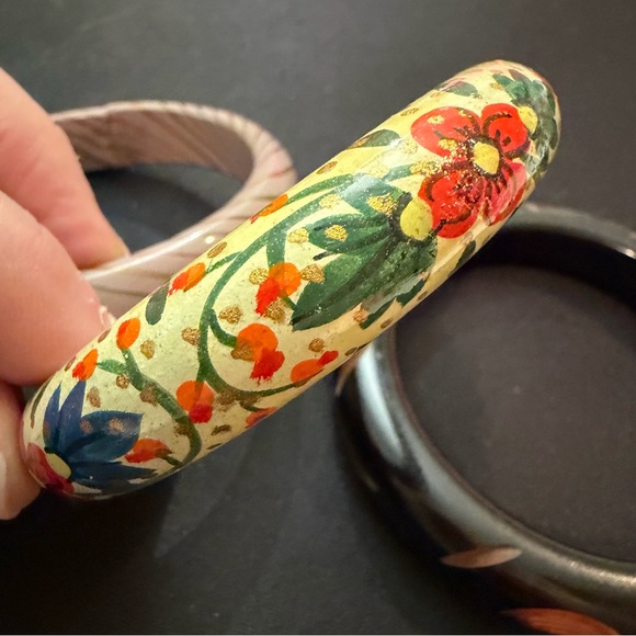 Set of Three Stylish Vintage Bangles - Picture 4 of 5